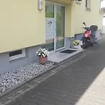 Business In شقة *